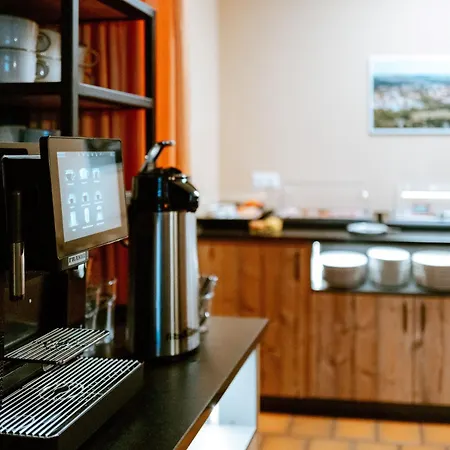 מלון Einbecker Hof 2*